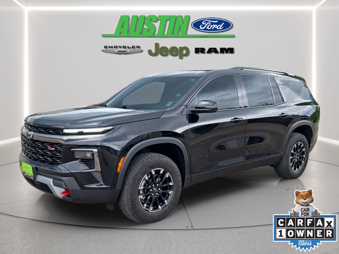 2025 Chevrolet Traverse AWD Z71 in Mosaic Black Metallic — front three-quarter view