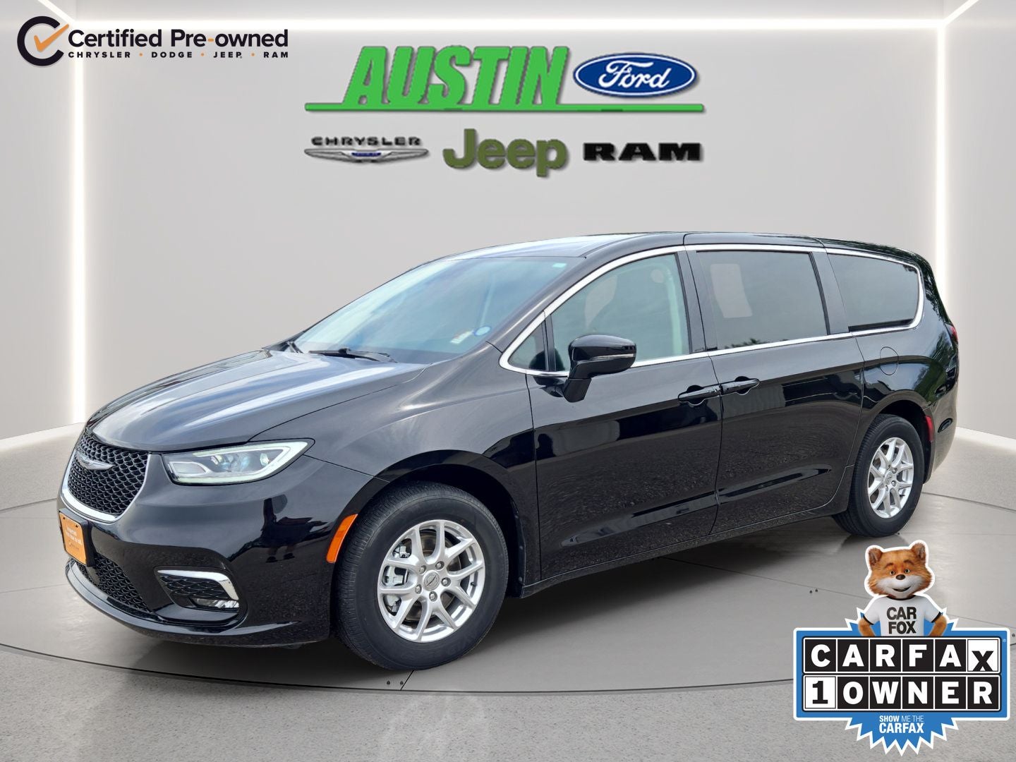 2024 Chrysler Pacifica Touring L in Diamond Black Crystal Pearlcoat — front three-quarter view